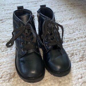 COMBAT BOOTS